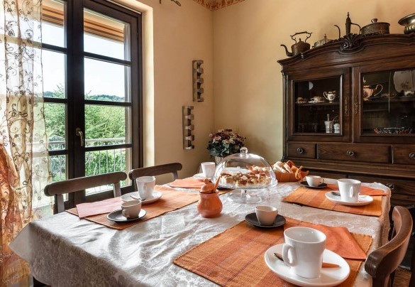 The dining table in the kitchen on the upper floor - Villa Miki