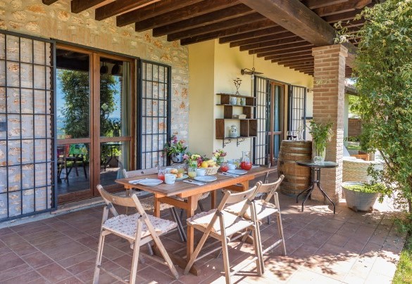 The large equipped portico - Villa Mila
