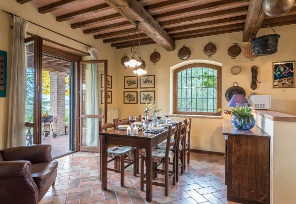 Dining area with direct exit to the portico - Villa Mila