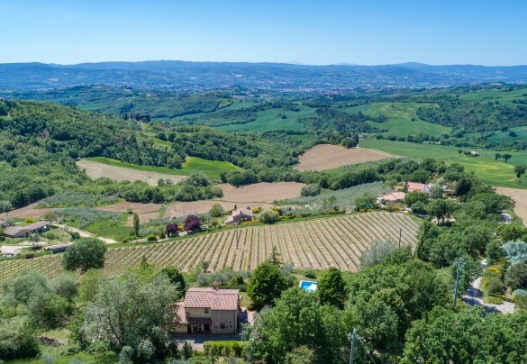Breathtaking panorama towards the Umbrian countryside - Villa Mila