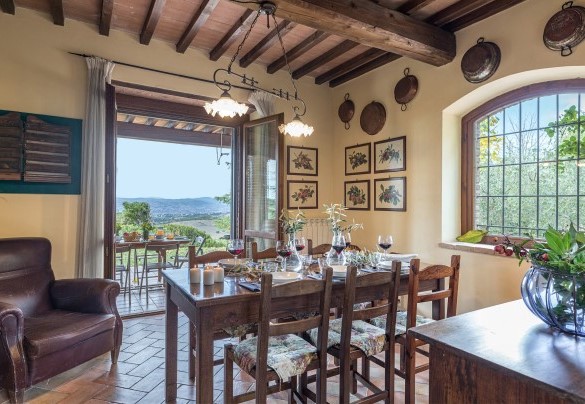  Dining room with a set table - Villa Mila