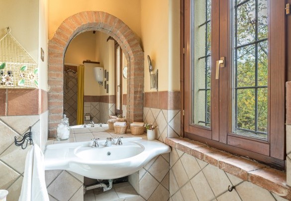 En suite bathroom with shower on the first floor - Villa Mila