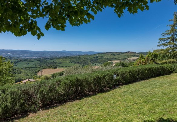 Immersed in spectacular and panoramic nature at almost 500 meters above sea level - Villa Mila