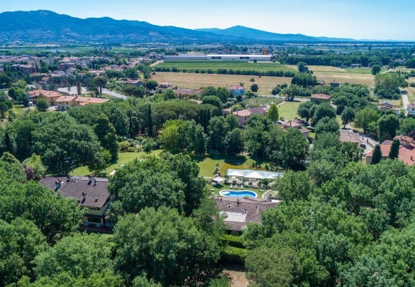 Immersa nei verdi territori della Valdichiana Aretina, custodi di antichi borghi medievali – Villa Mimmina