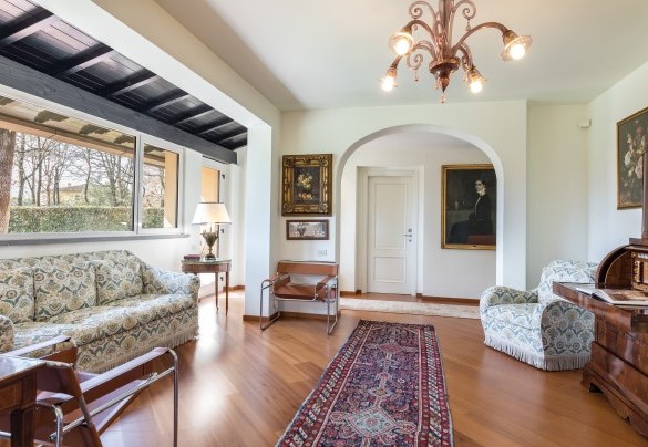 La struttura si sviluppa al piano terra, l’ingresso principale immette in un primo living – Villa Mimmina