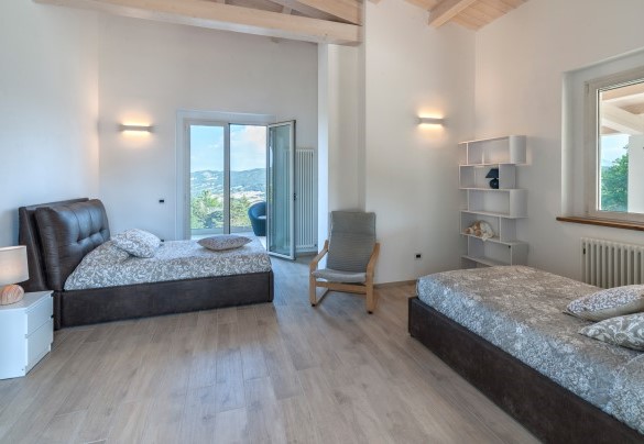 Room no. 2 first floor, with French beds and modern furnishings - Dimora Montefalcone