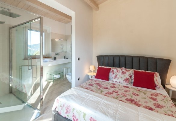Double room no. 4 first floor, with en-suite bathroom - Dimora Montefalcone