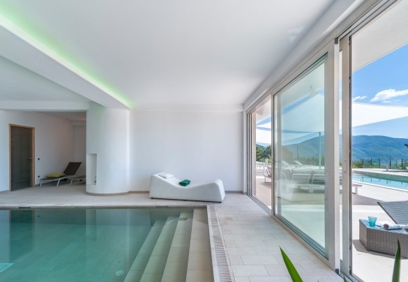 Indoor pool with counter-current swimming - Dimora Montefalcone