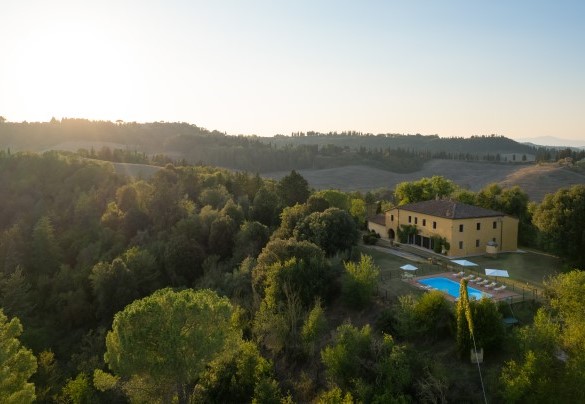 Il parco completamente recintato si estende per oltre 2000 metri quadri – Villa Montefalconi