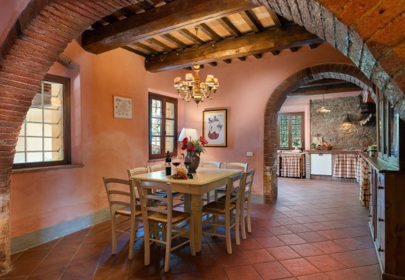La cucina abitabile in muratura – Villa Montefalconi