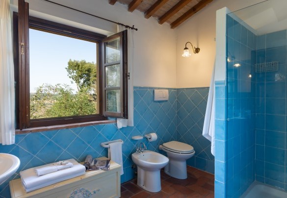 Il bagno con doccia n. 1 al primo piano – Villa Montefalconi