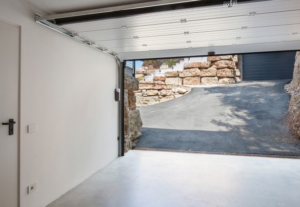 Garage chiuso per un auto con accesso diretto alla proprietà -  Villa Montelago