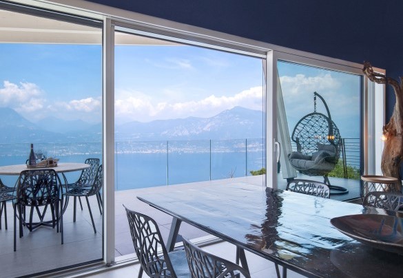 La cucina ha accesso diretto alla terrazza - Villa Montelago