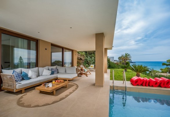 La zona salone in veranda - Villa Mulberry 