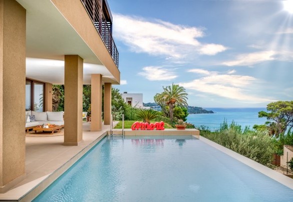 La piscina con vista mare - Villa Mulberry 