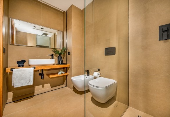 Il bagno ensuite con doccia n. 1 al piano terra - Villa Mulberry 