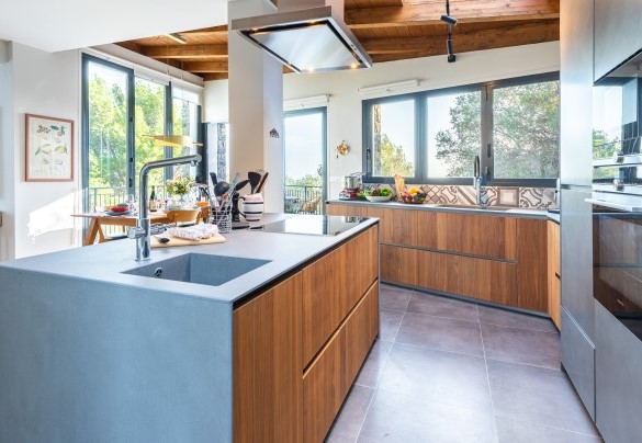 La vasta cucina completamente attrezzata - Villa Nel Blu
