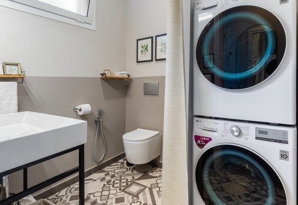 Il bagno con lavanderia al piano terra - Villa Nel Blu
