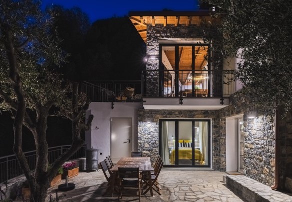 I muri in pietra caratterizzano la proprietà - Villa Nel Blu