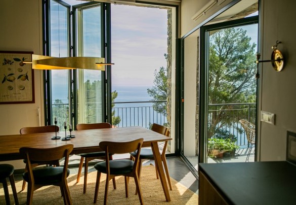 La bella vista sul mare godibile dalla cucina principale con terrazze del 1° piano - Villa nel Blu