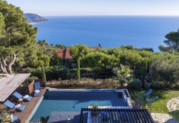 La piscina sarà disponibile dall’ultimo sabato di aprile fino all’ultimo sabato di ottobre - Villa nel Blu