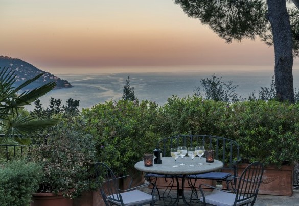 Un altro angolo relax per l’ora dell’aperitivo – Villa nel Blu