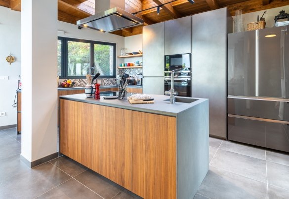 La vasta cucina completamente attrezzata - Villa Nel Blu