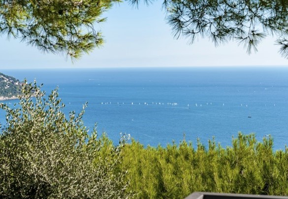 La vista sul mare, che la sua posizione regala, incanta – Villa nel Blu