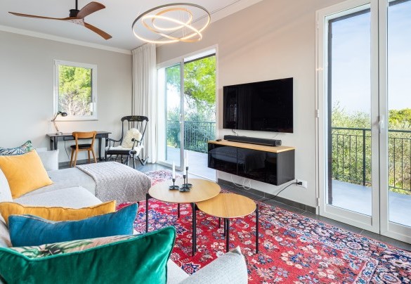 Il moderno salotto con Tv - Villa Nel Blu