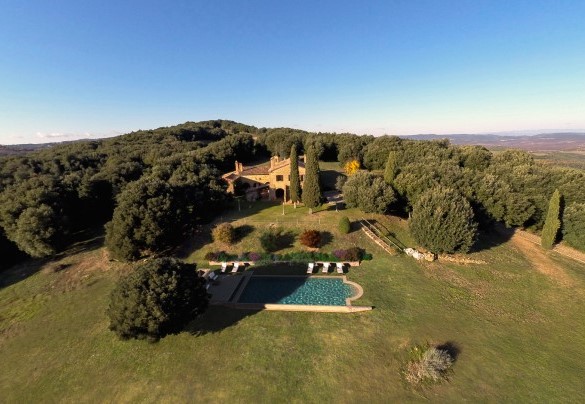 The pool is open from the last Saturday of April to the first Saturday of October – Villa Nicola