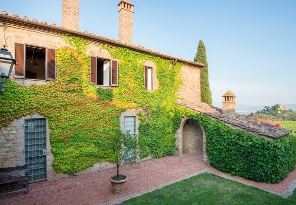 The villa has two floors connected by an internal staircase – Villa Nicola