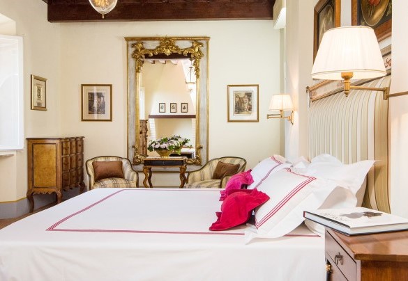 Double bedroom with private bathroom on the first floor – Villa Nicola