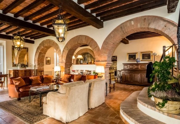 The living room with a working fireplace from September to April – Villa Nicola