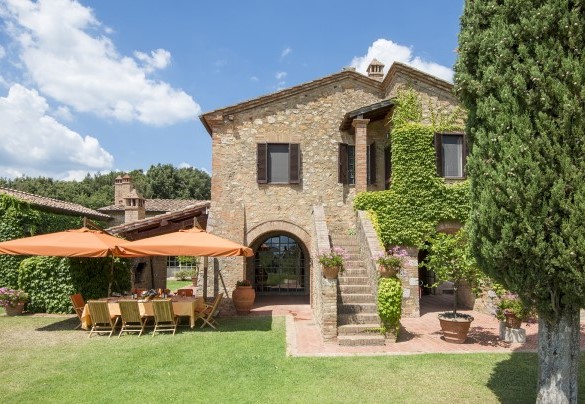 The main entrance – Villa Nicola