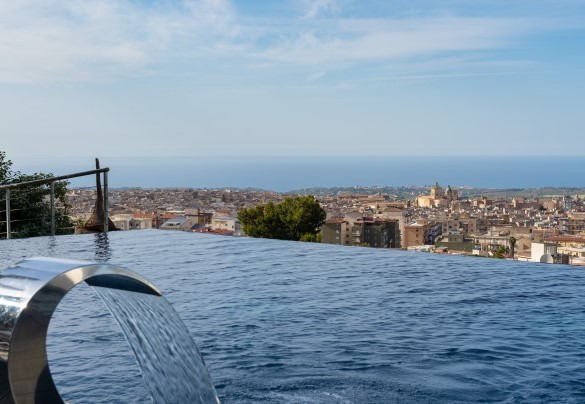 L'orizzonte si staglia sullo scenario della piscina - Villa Night and Day