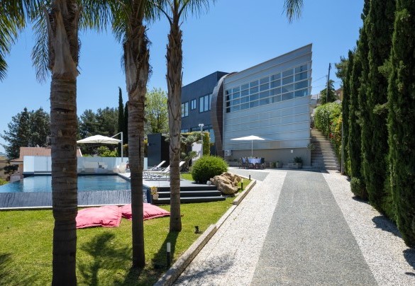 Il vialetto di ingresso porta all'entrata - Villa Night and Day