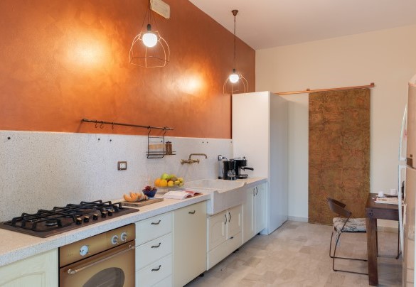 La colorata cucina - Villa Night and Day