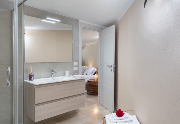 Il bagno en-suite con doccia - Villa Night and Day
