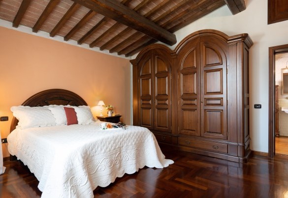 Camera matrimoniale padronale al primo piano – Villa Nikka