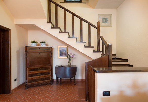 Salendo le scale si raggiunge il primo piano – Villa Nikka