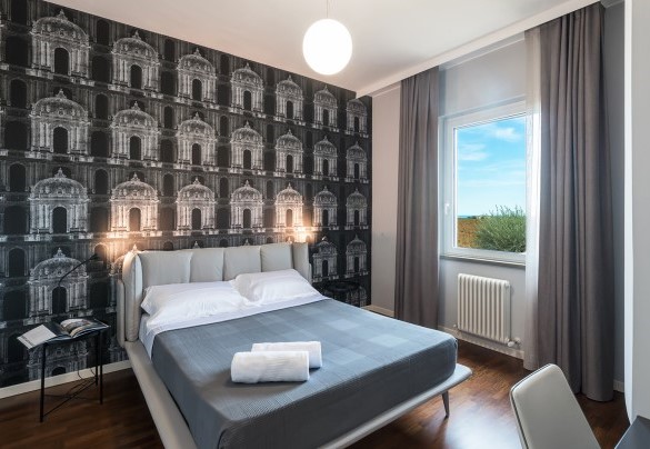 Double bedroom on the first floor with a fireplace - Villa Ninetta