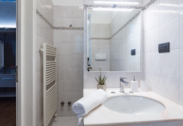 En-suite bathroom with a shower - Villa Ninetta