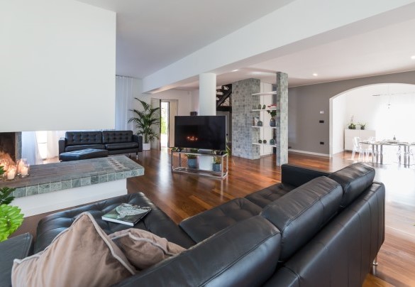 The modern living room surrounding the fireplace - Villa Ninetta