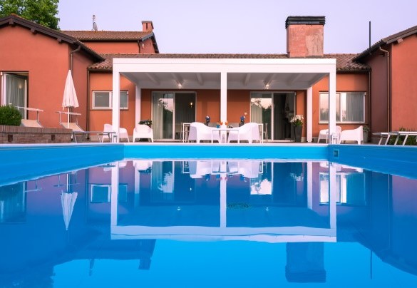 The pool is internally lined with PVC - Villa Ninetta