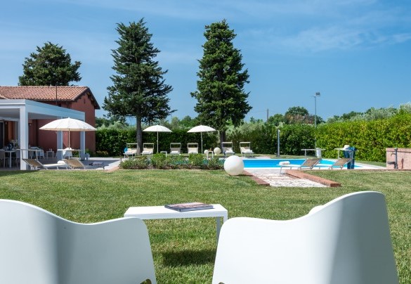 The property is surrounded by landscaped space - Villa Ninetta