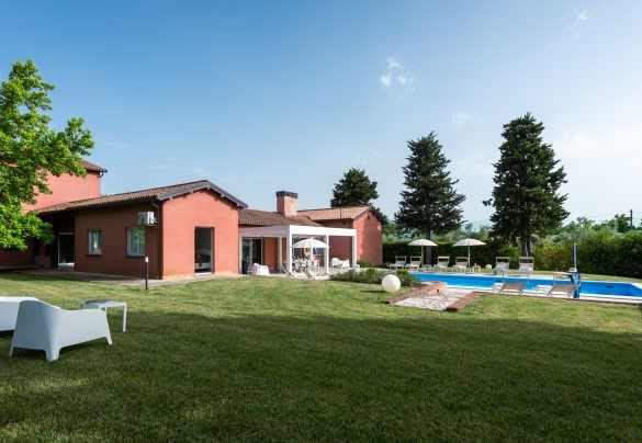 The property is surrounded by landscaped space - Villa Ninetta