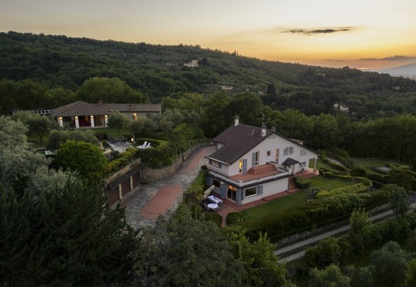 La villa con le luci del tramonto - Villa Ninfeo