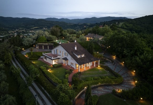 Il verde circonda completamente la casa - Villa Ninfeo