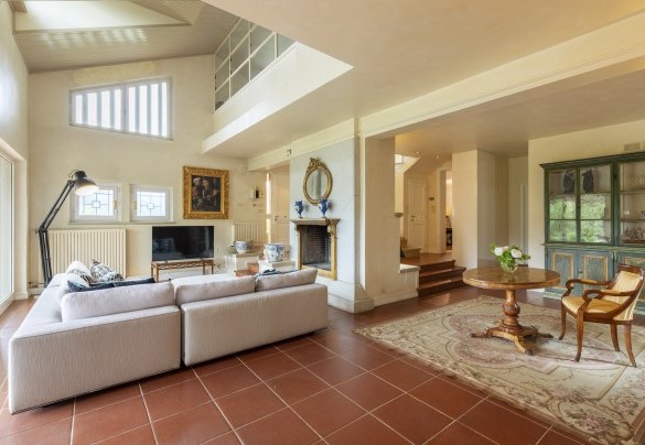 Lo spazioso salotto ad angolo - Villa Ninfeo
