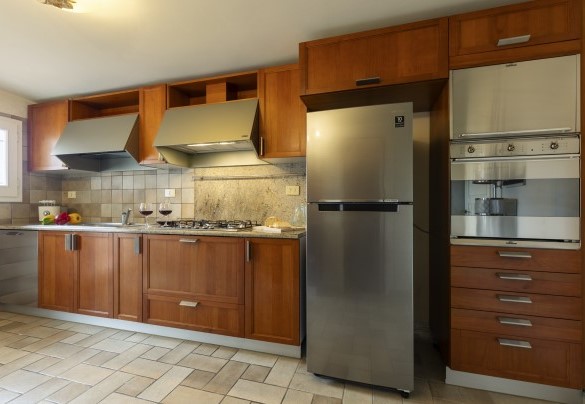 La cucina completamente attrezzata - Villa Ninfeo